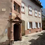 De Charme Dans Un Monument Historique Date De 1544, Au Centre De Appartement