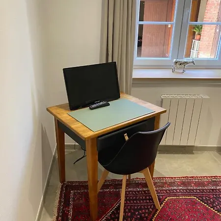 アパート De Charme Dans Un Monument Historique Date De 1544, Au Centre De *