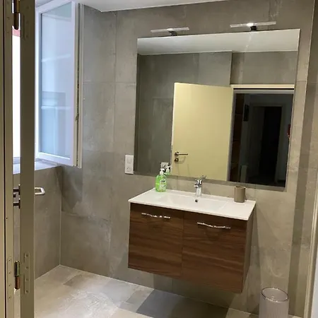 De Charme Dans Un Monument Historique Date De 1544, Au Centre De アパート *