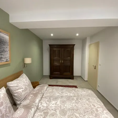 De Charme Dans Un Monument Historique Date De 1544, Au Centre De *