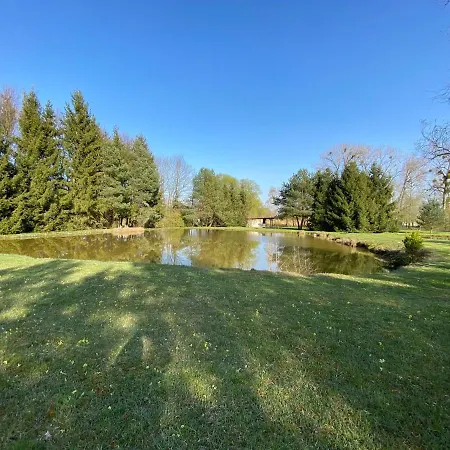 De Charme Dans Un Monument Historique Date De 1544, Au Centre De