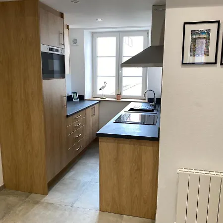 De Charme Dans Un Monument Historique Date De 1544, Au Centre De アグノー