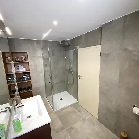 De Charme Dans Un Monument Historique Date De 1544, Au Centre De アパート