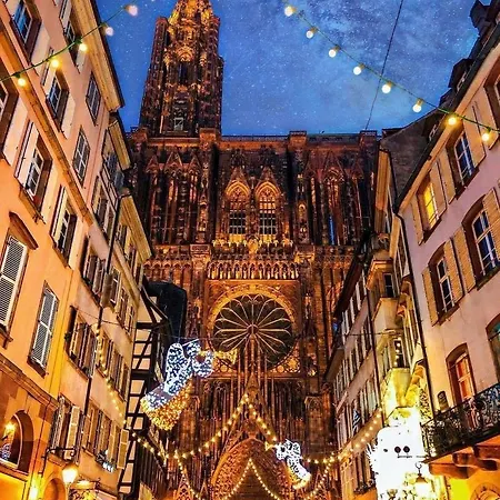 De Charme Dans Un Monument Historique Date De 1544, Au Centre De アパート *