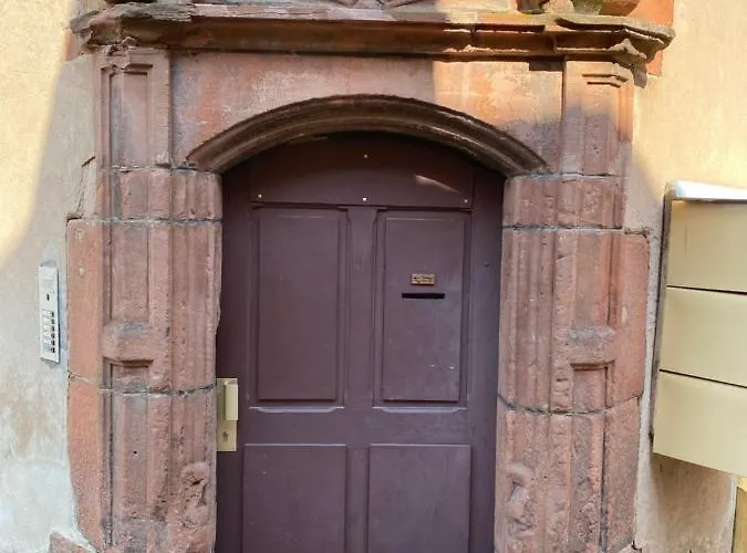 شقة De Charme Dans Un Monument Historique Date De 1544, Au Centre De *