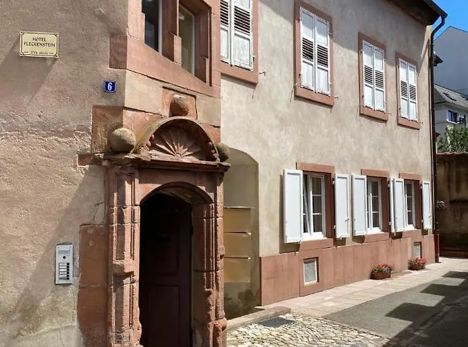 De Charme Dans Un Monument Historique Date De 1544, Au Centre De شقة